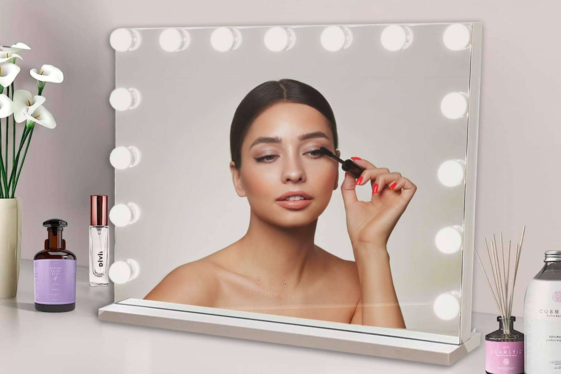 zerca! ofrece el espejo con luz de maquillaje de la marca Flamingueo a muy buen precio