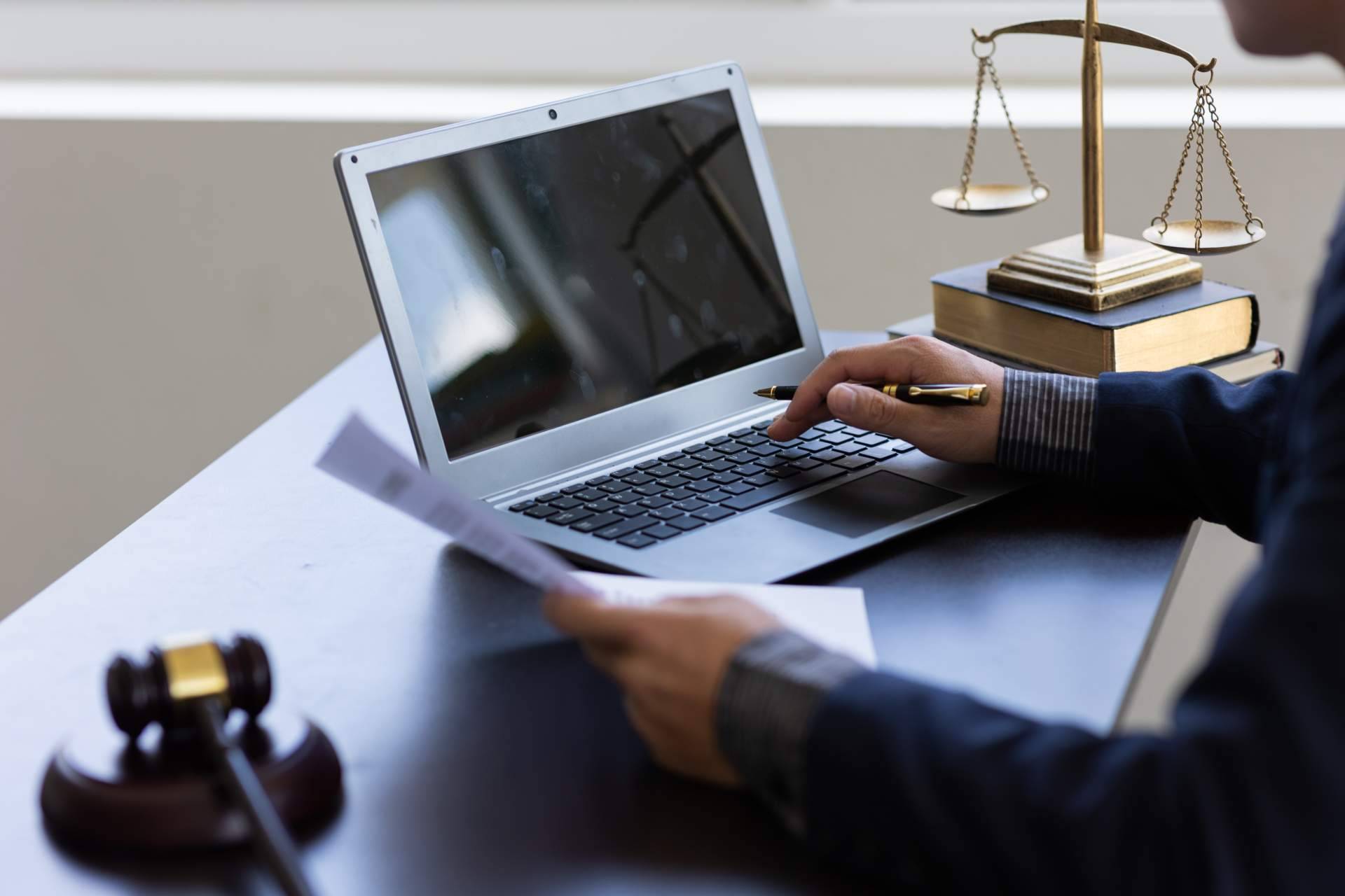 ¿En qué consiste el delito de abuso sexual?, por Català Reinón Abogados