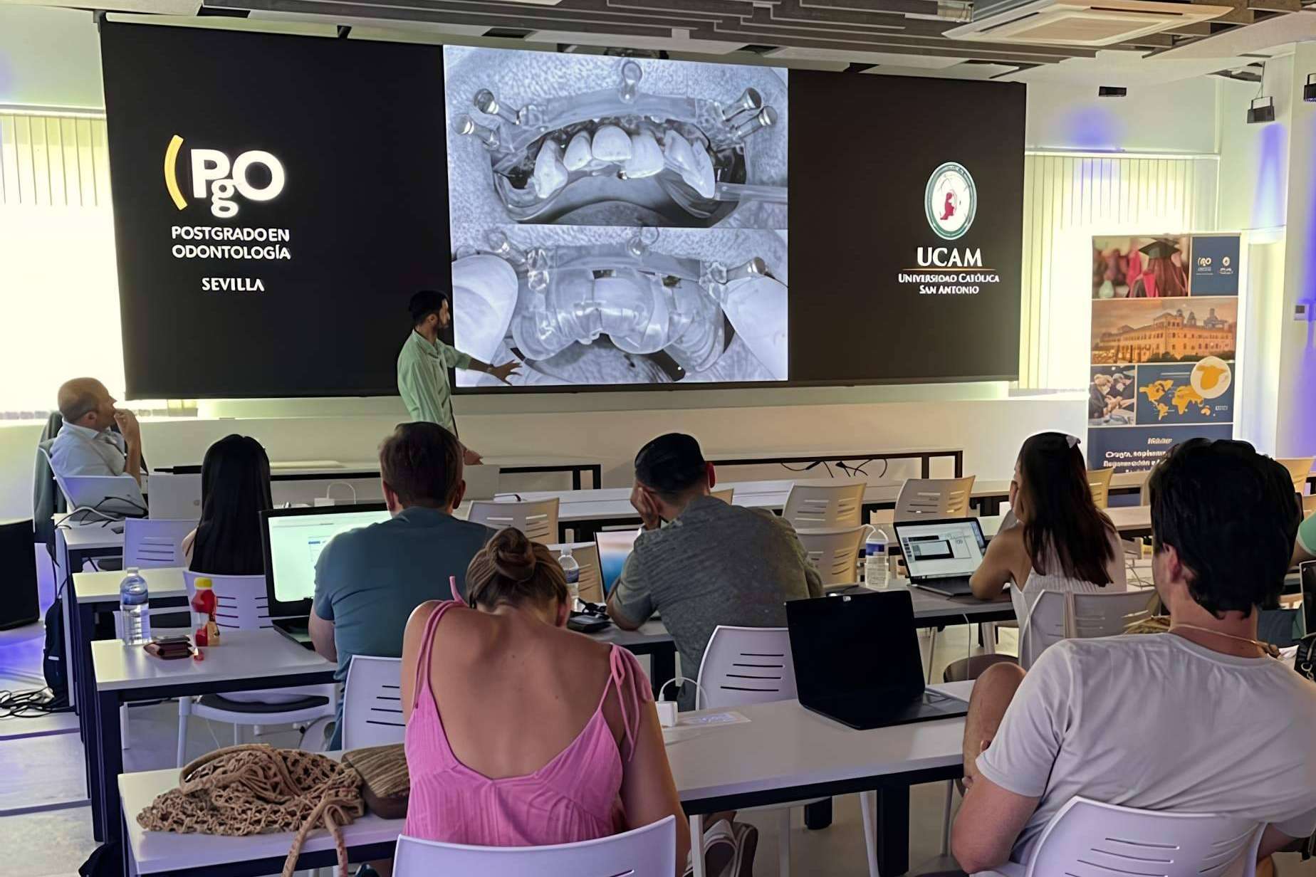 Cirugía bucal, formarse en una especialidad clave de la mano de PgO UCAM