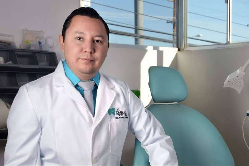 Los implantes dentales son la forma más eficaz de soportar un juego completo de dentaduras postizas