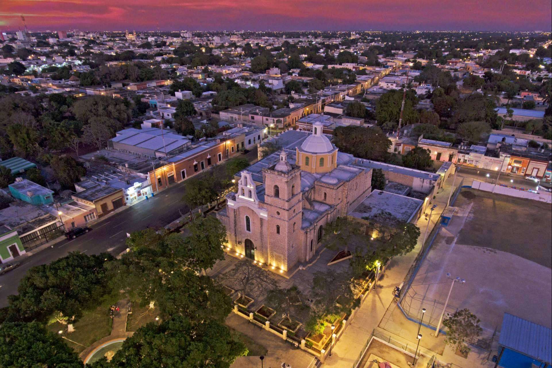¿Cuáles son los factores que han propiciado el aumento del turismo y la actividad económica en Yucatán?