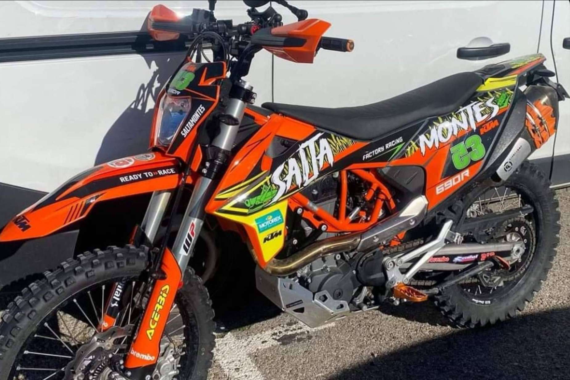 Amplia variedad de adhesivos motocross en ADHESIVOSEMBARRADOS