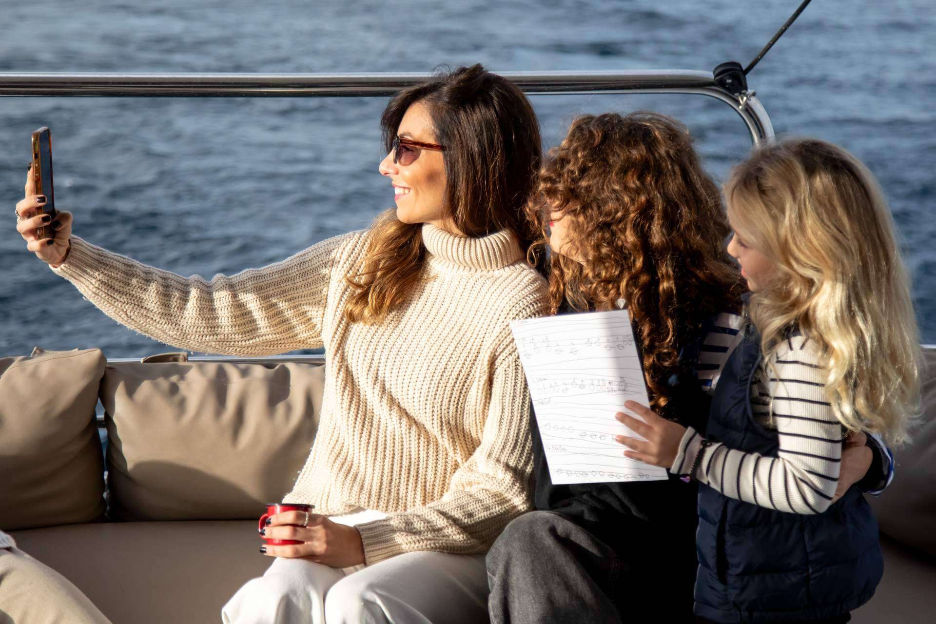 Sondevela ofrece salir en invierno en barco en Barcelona, una idea más económica y con mucho encanto