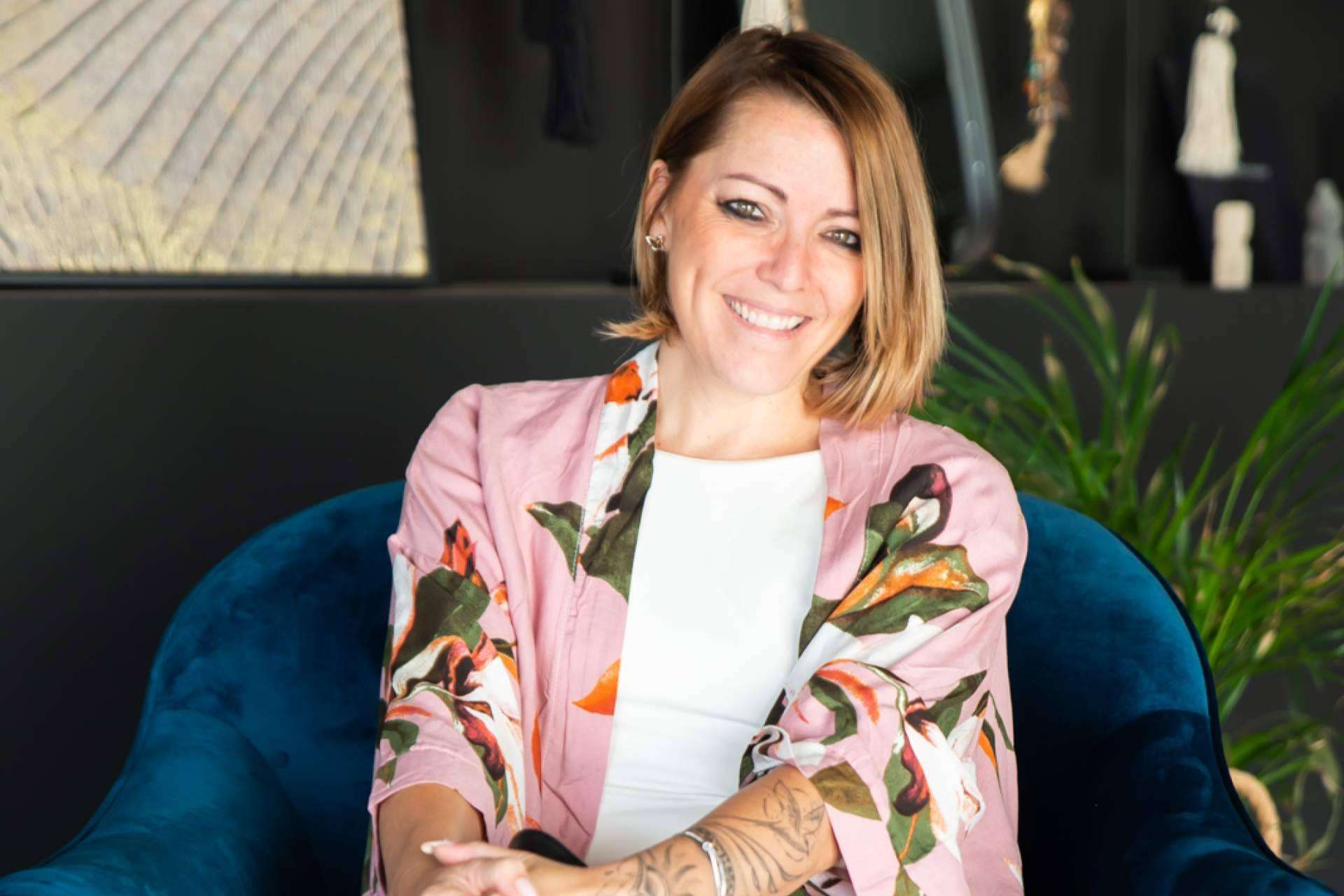 La logopeda y vocóloga Mariela Astudillo ayuda a feminizar la voz en 10 sesiones