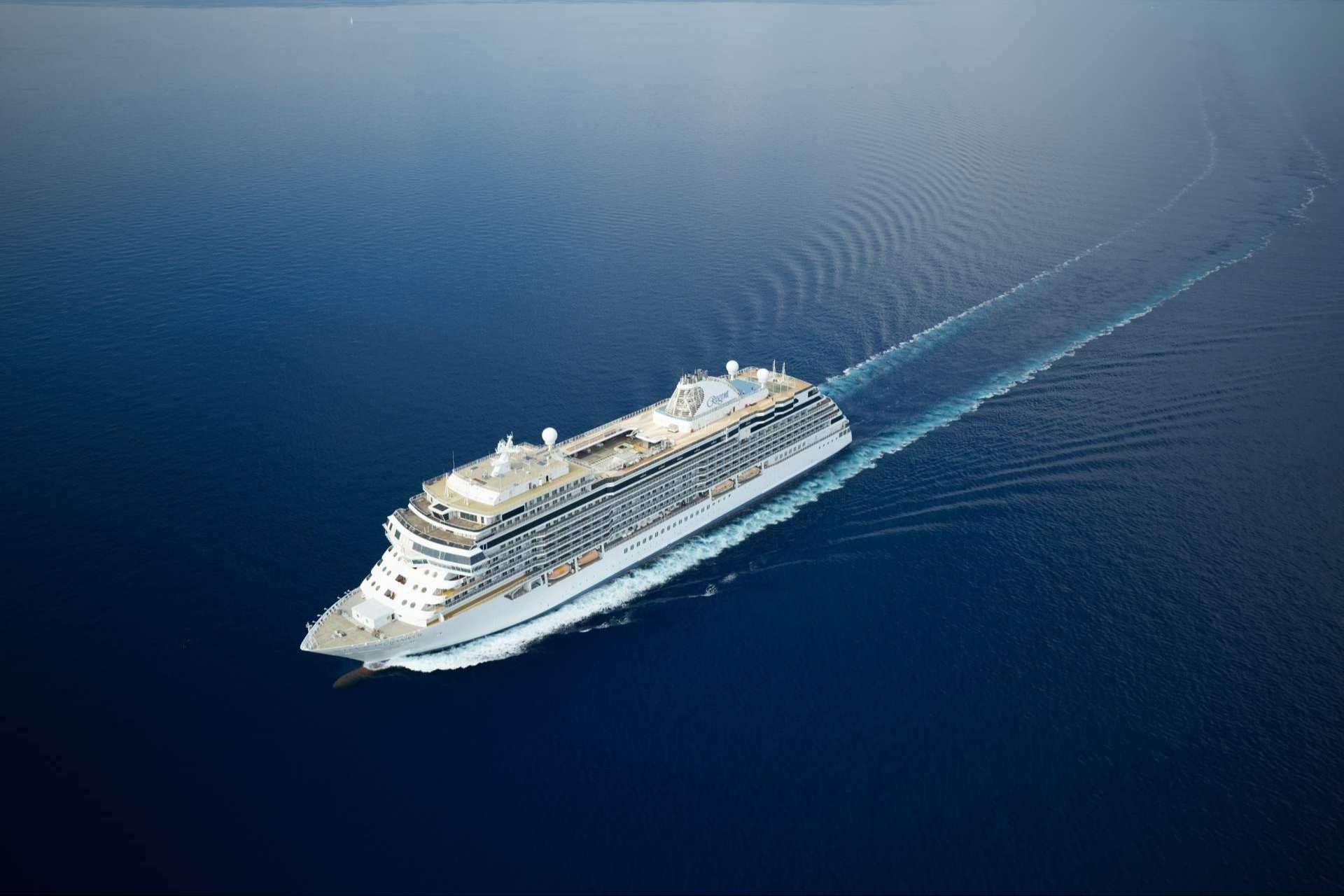 Regent Seven Seas Cruises y su última mejora gratuita de dos categorías de suite en más de 430 viajes