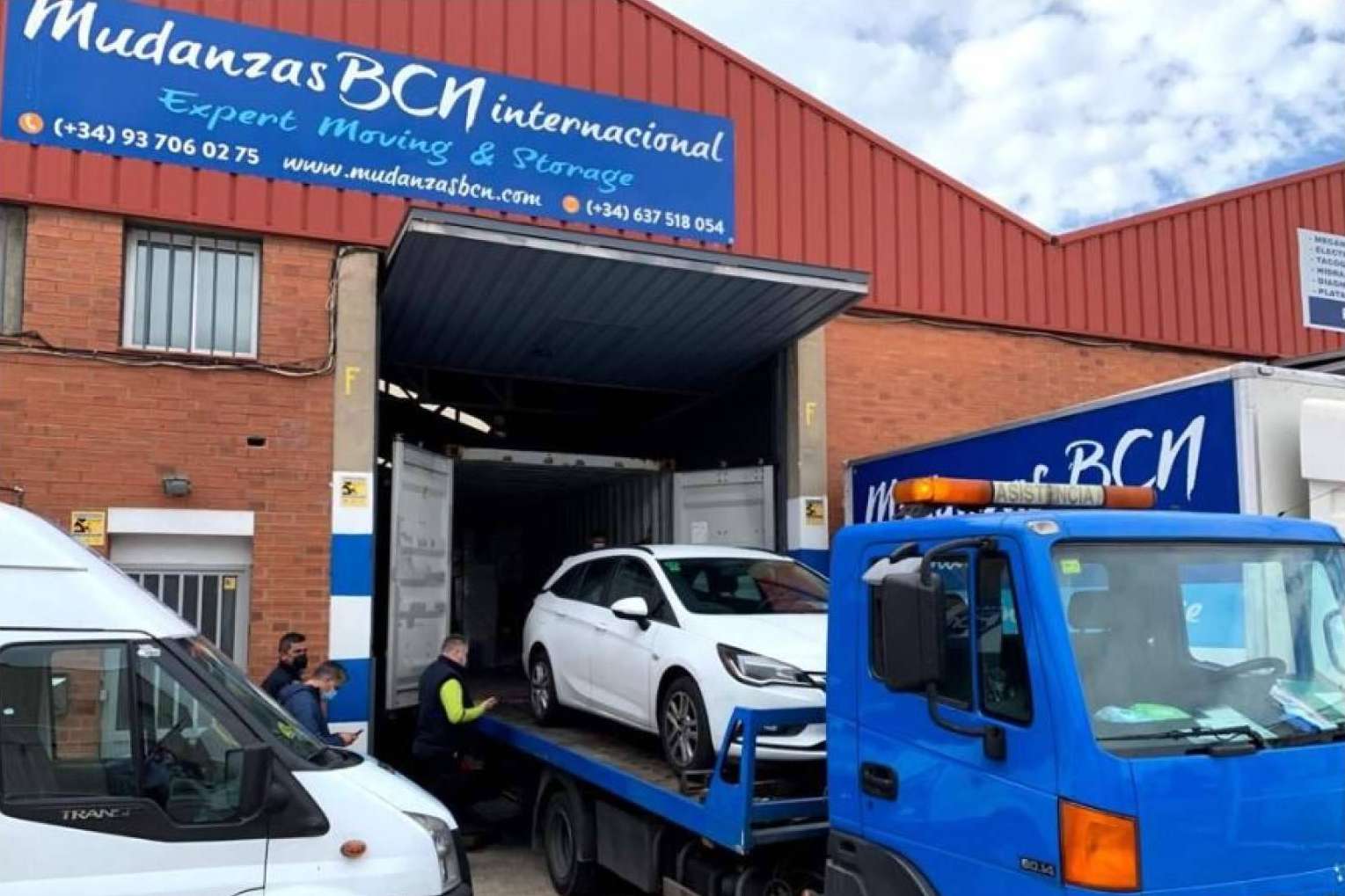Mudanzas BCN Internacional cuenta con un equipo de especialistas en el transporte de vehículos a larga distancia