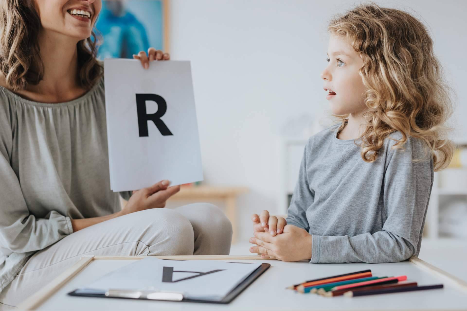 Tratar los problemas del habla gracias al servicio de un logopeda Viladecans