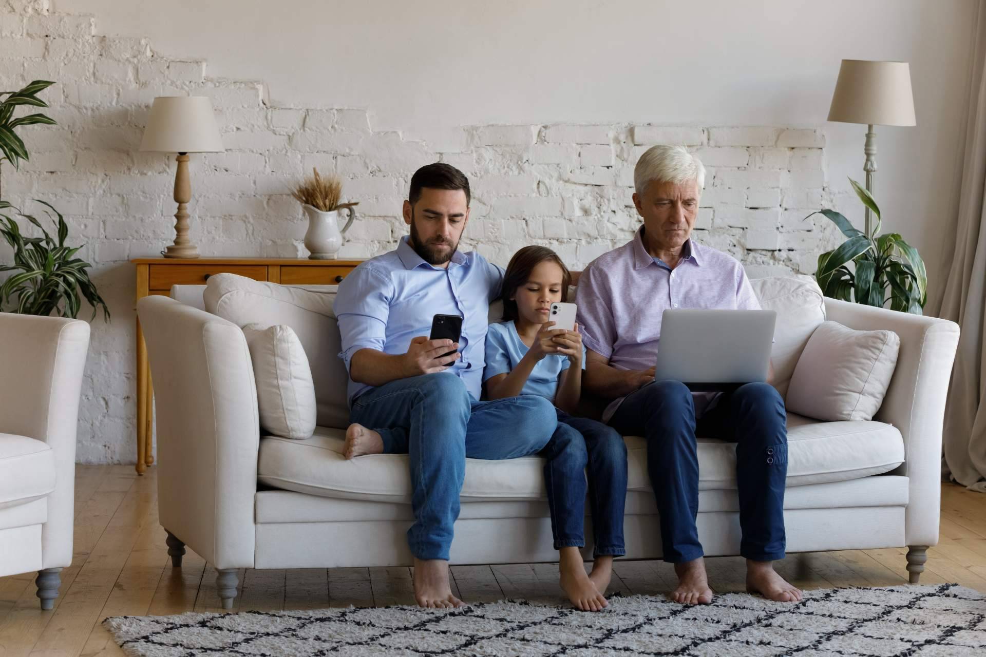 ¿Cómo disfrutar de fibra, tres líneas móviles y televisión por solo 40 euros al mes? OROC Comparte 50