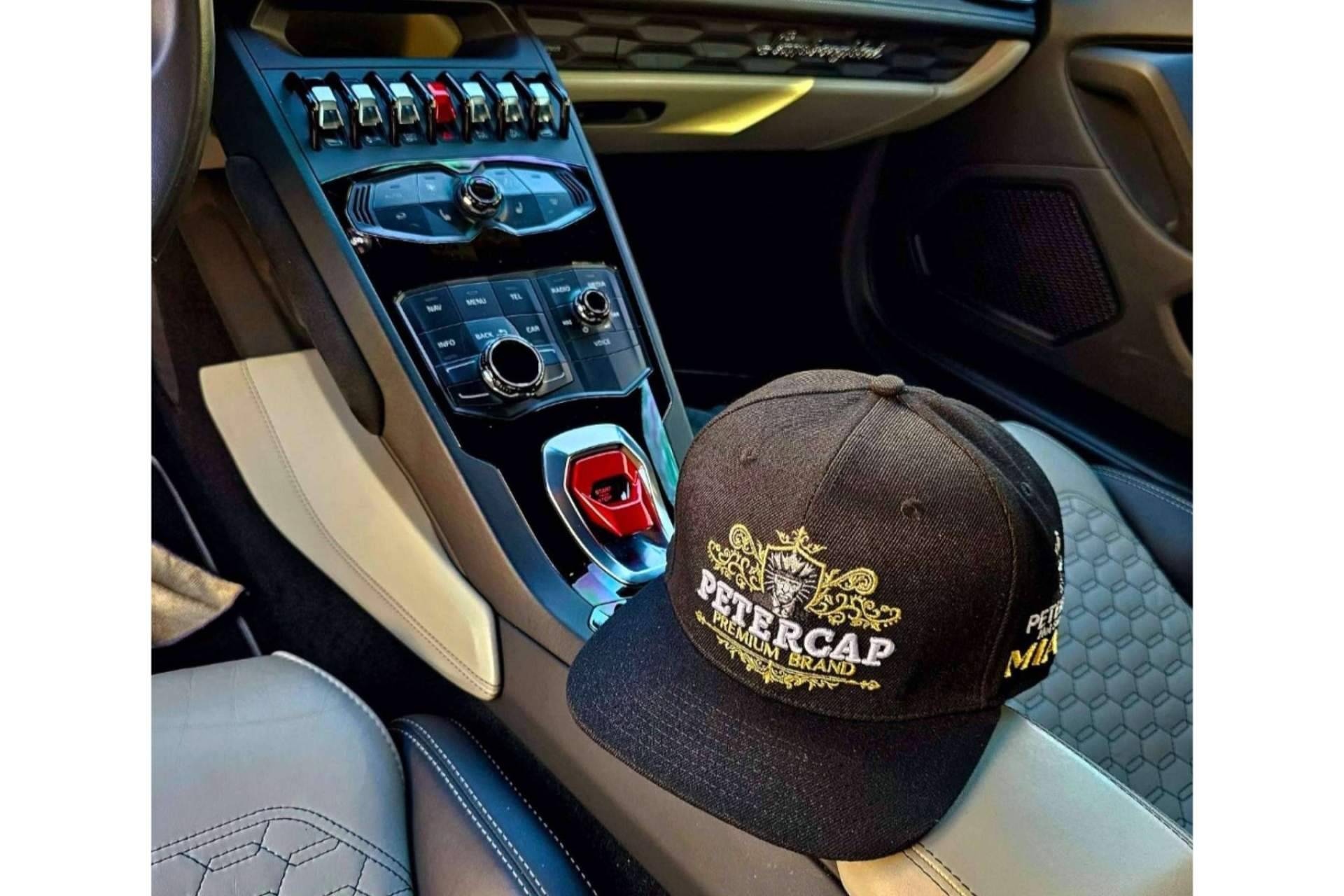 Diseños únicos y de lujo con las gorras de la marca PETERCAP