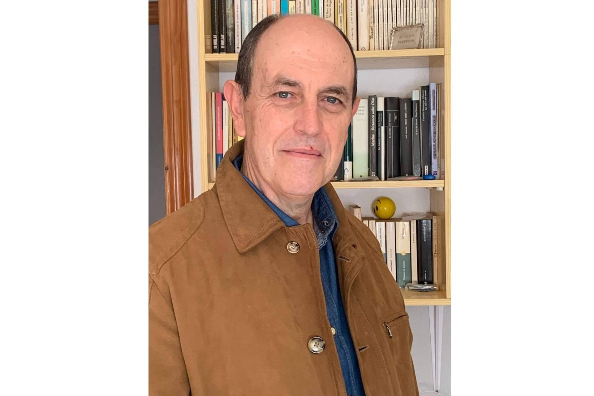 Con su nuevo libro ‘Por los senderos de tu olvido’, Julián Mª Cano Villanueva mantiene la intriga