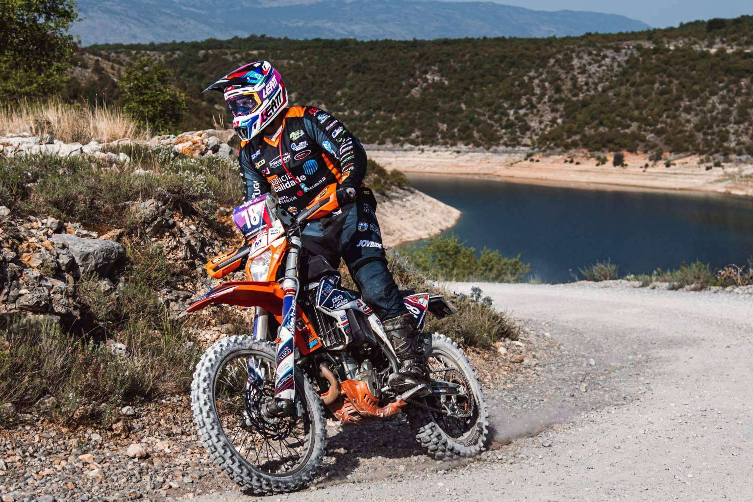 ADHESIVOSEMBARRADOS proporciona adhesivos para moto offroad