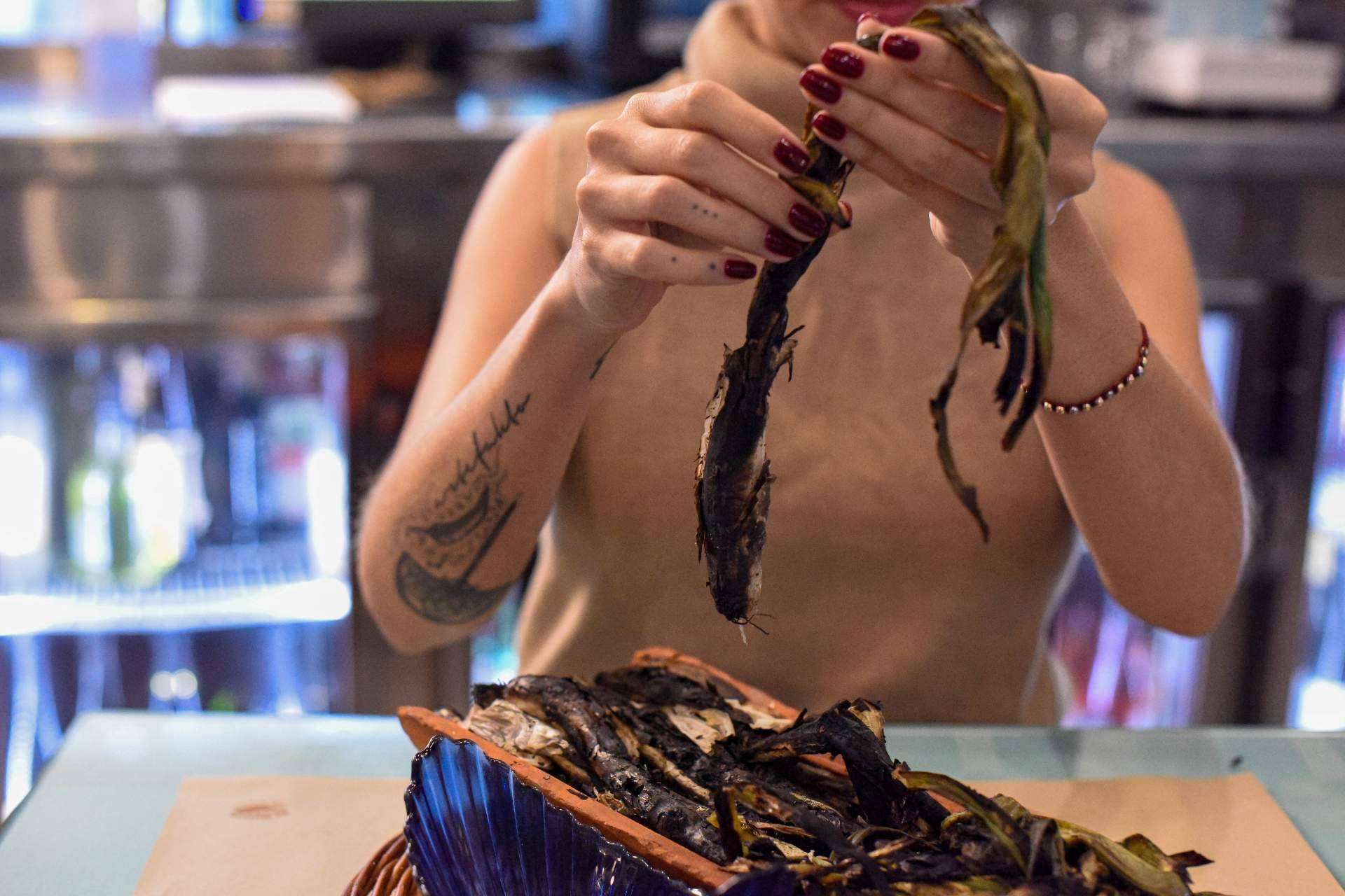 Pasa Tapas, uno de los restaurantes que ofrece las mejores calçotades de la Barceloneta