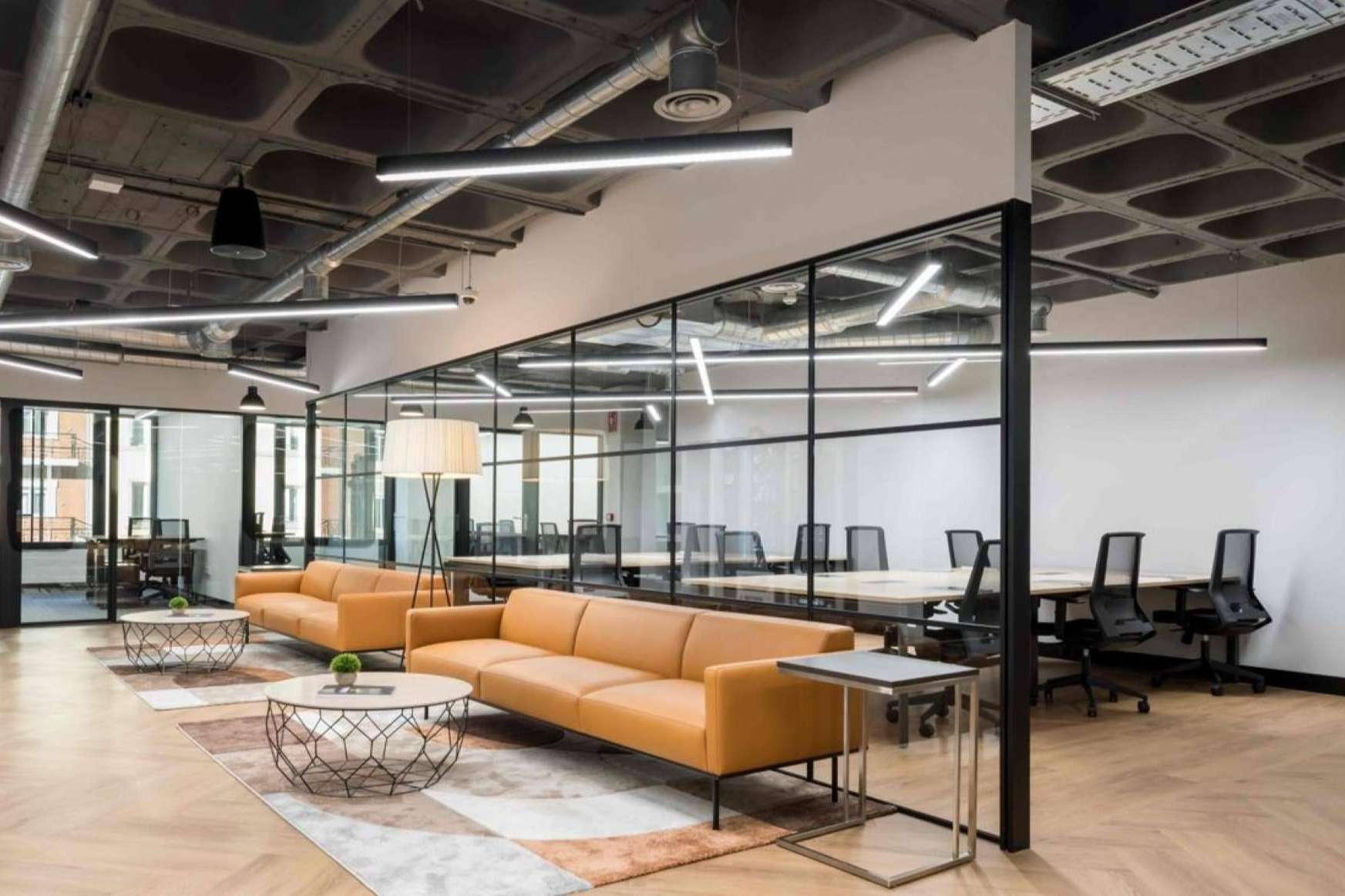 Una plataforma digital especializada en oficinas flexibles, Sitandplug