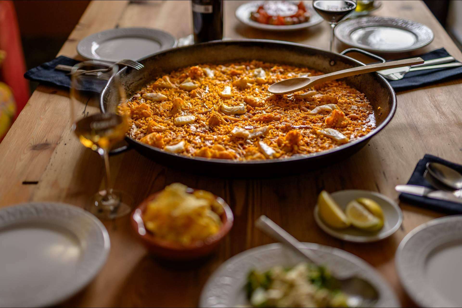 Paella va!; El delivery de paellas en caldero de hierro que está revolucionando la comida tradicional
