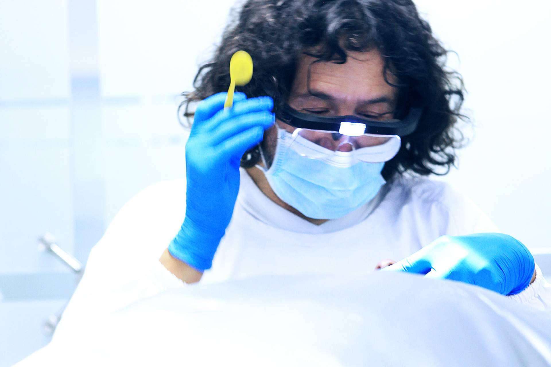 Sonrisas duraderas; Marlon Becerra y sus secretos para evitar la pérdida dental