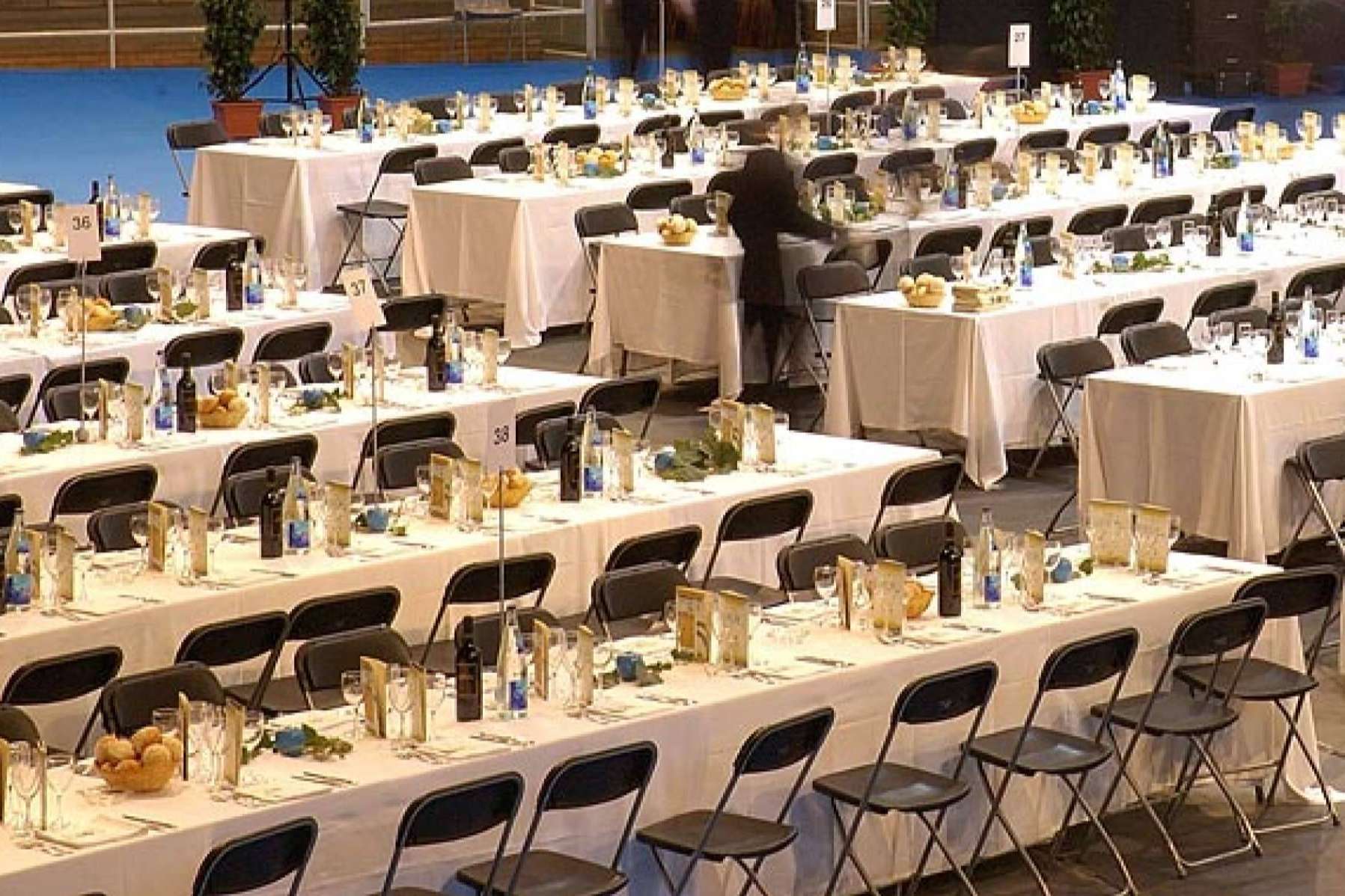 ¿Dónde encontrar mobiliario para catering y eventos? DESKandSIT