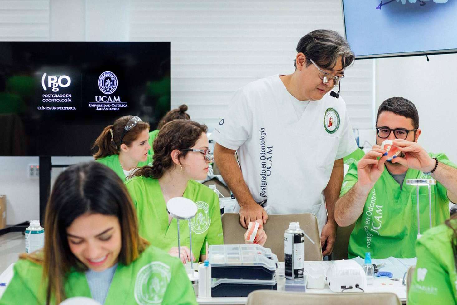 PgO UCAM y sus postgrados en odontología en formato mini
