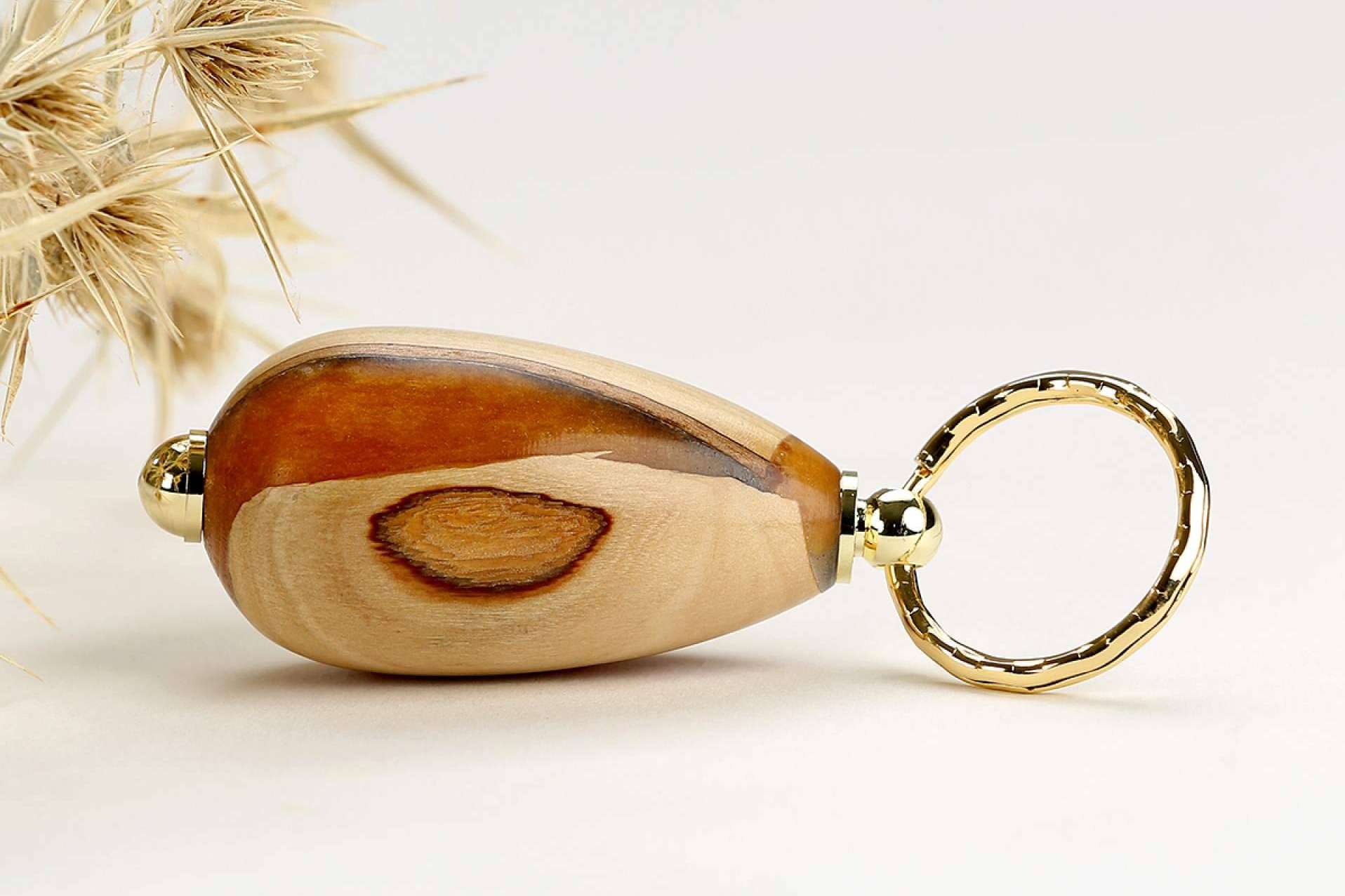 Accesorios de Madera Joyas ofrece llaveros de madera hechos a mano