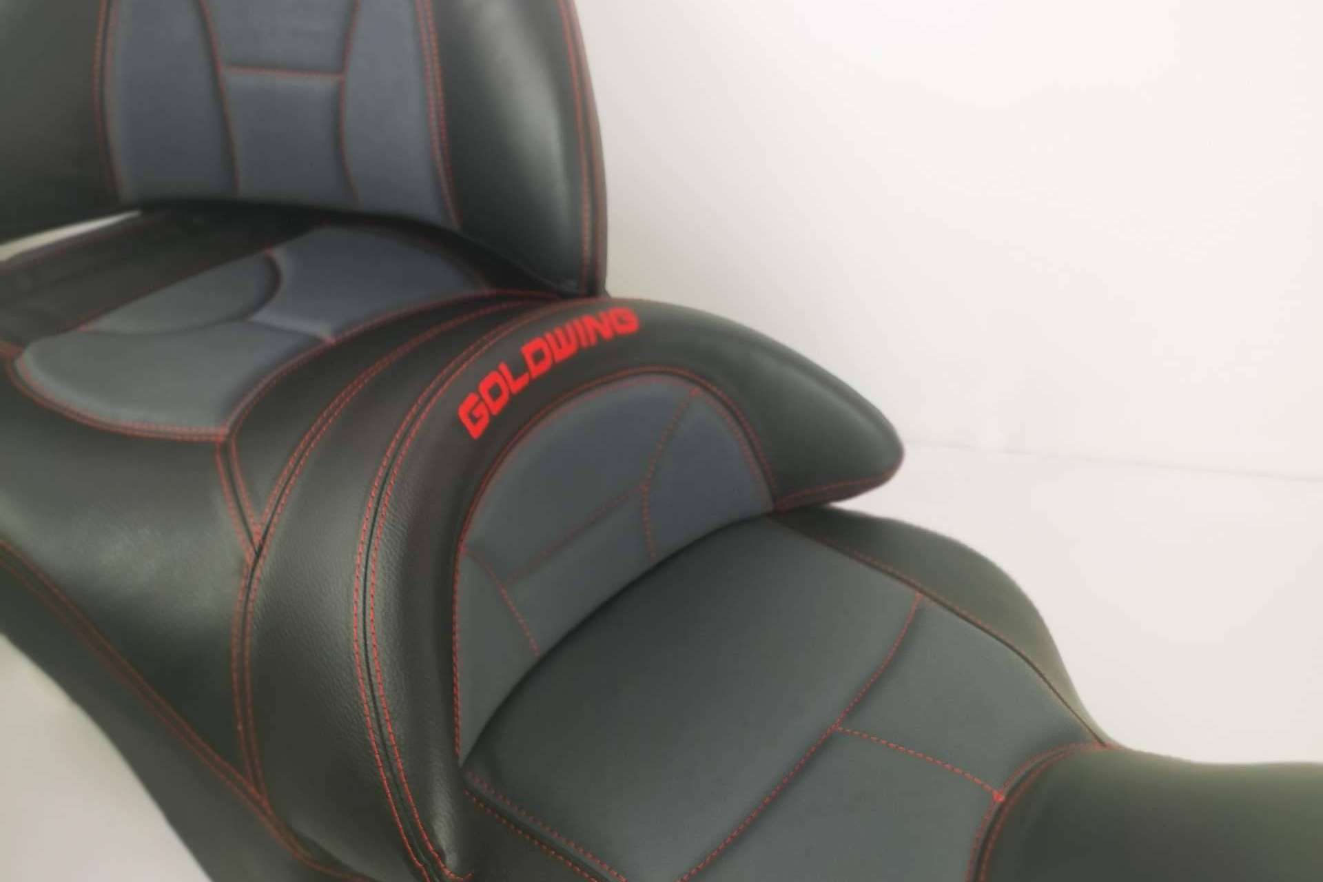 Confort y seguridad equipada con los asientos de moto de JM Fundas