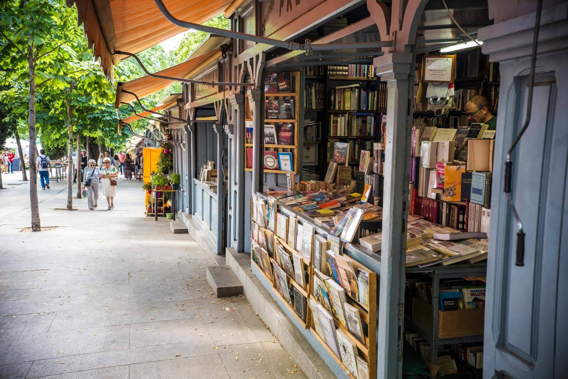 La caseta de la UNE recoge a los sellos de las editoriales universitarias y el sello edUPV presenta sus novedades