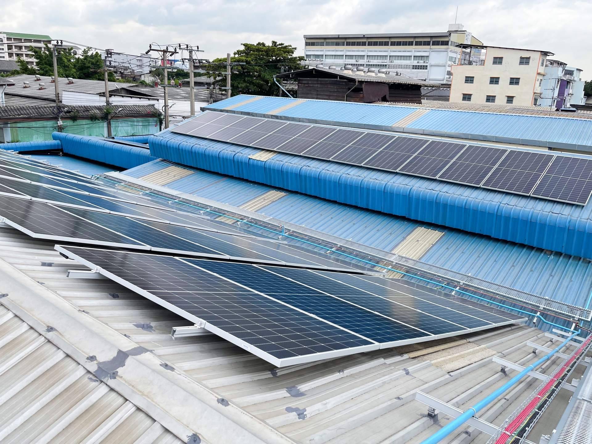 Reducir el impacto ambiental y ahorrar en la factura de luz, con la instalación de placas solares