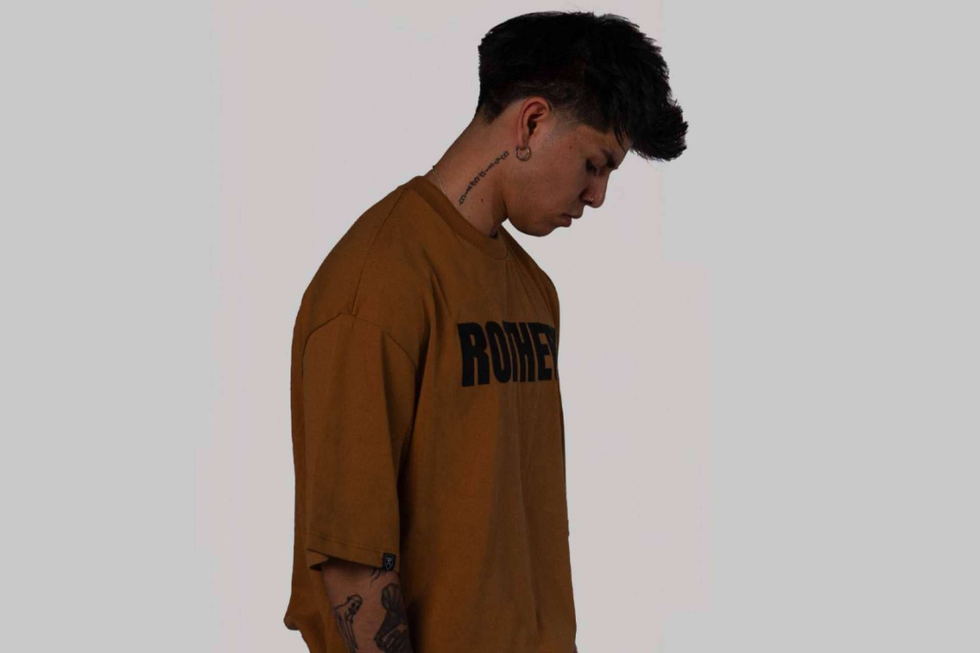 Rotherz lanza para este verano una nueva colección de camisetas oversize y accesorios