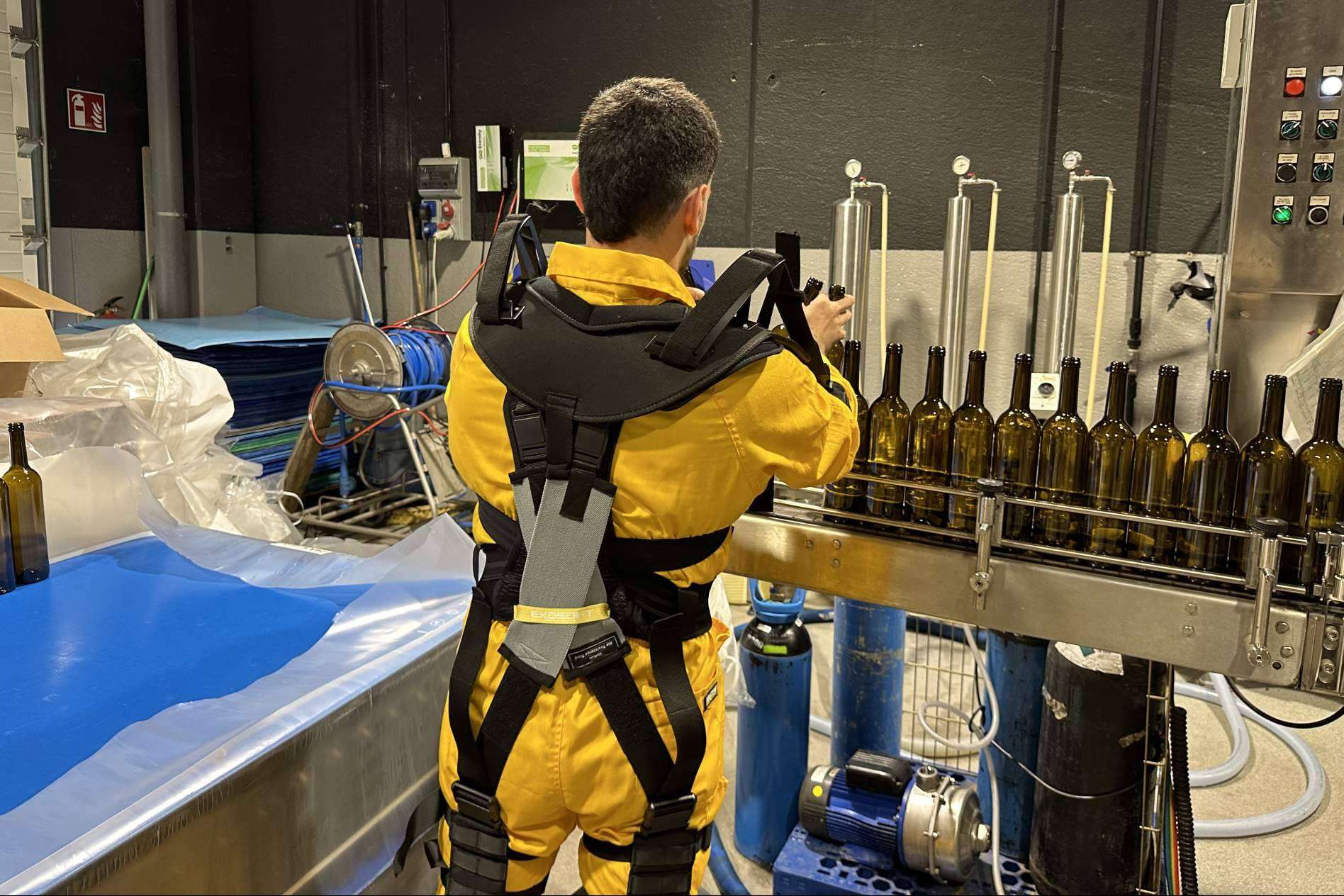 Los exoesqueletos ExoArms y ExoSoft de Cyber Human Systems aterrizan en la industria vitivinícola