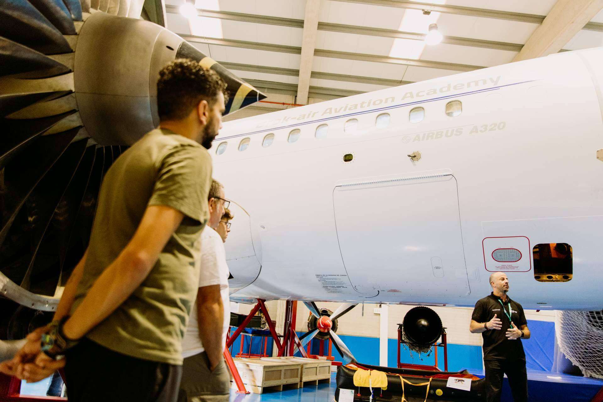 Claves para la mejor selección de escuelas de formación en aviación según Brok-air Academy y Canavia
