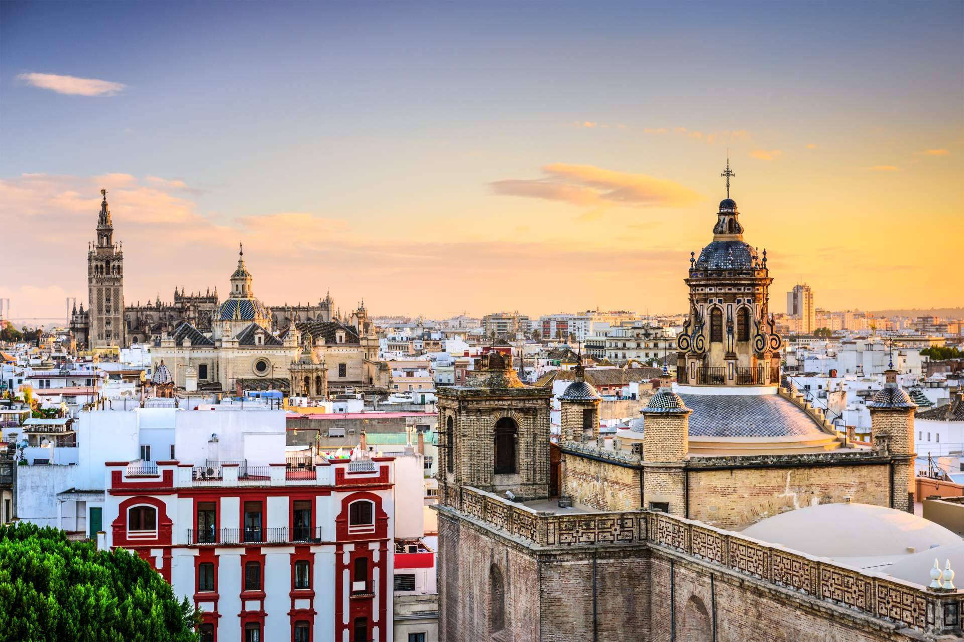 Chat Sevilla en Chats Infinitos, conexión gratis y 220 salas temáticas