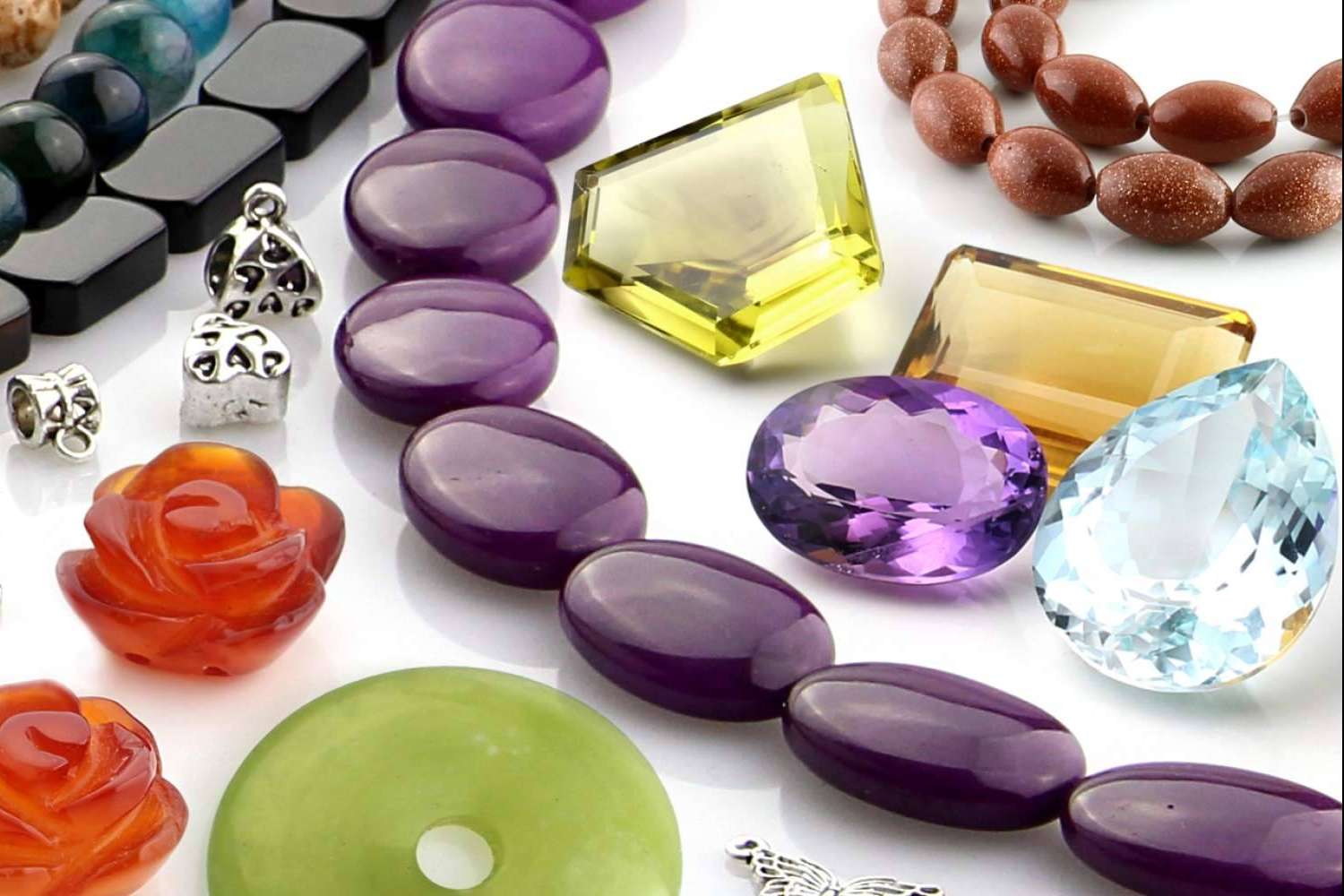 UniArt ofrece minerales y piedras semipreciosas al por mayor para orfebres y negocios de joyería