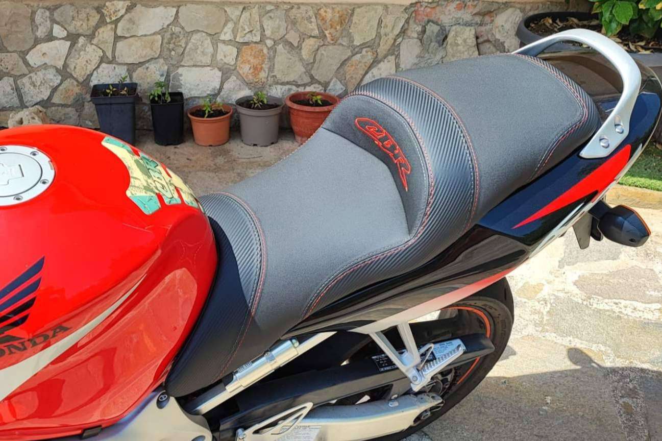 JM-Fundas apuesta por la personalización y el confort en asiento de moto