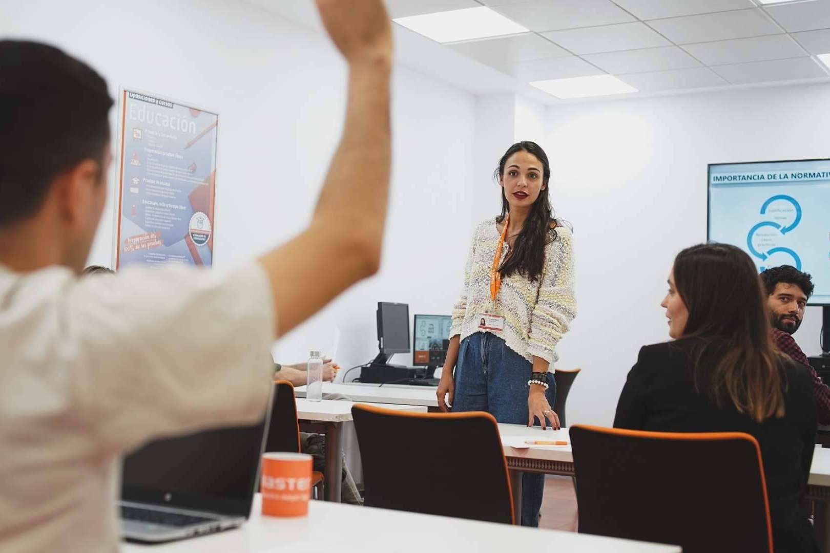 Qué aspectos tener en cuenta al elegir academia para opositar en 2025