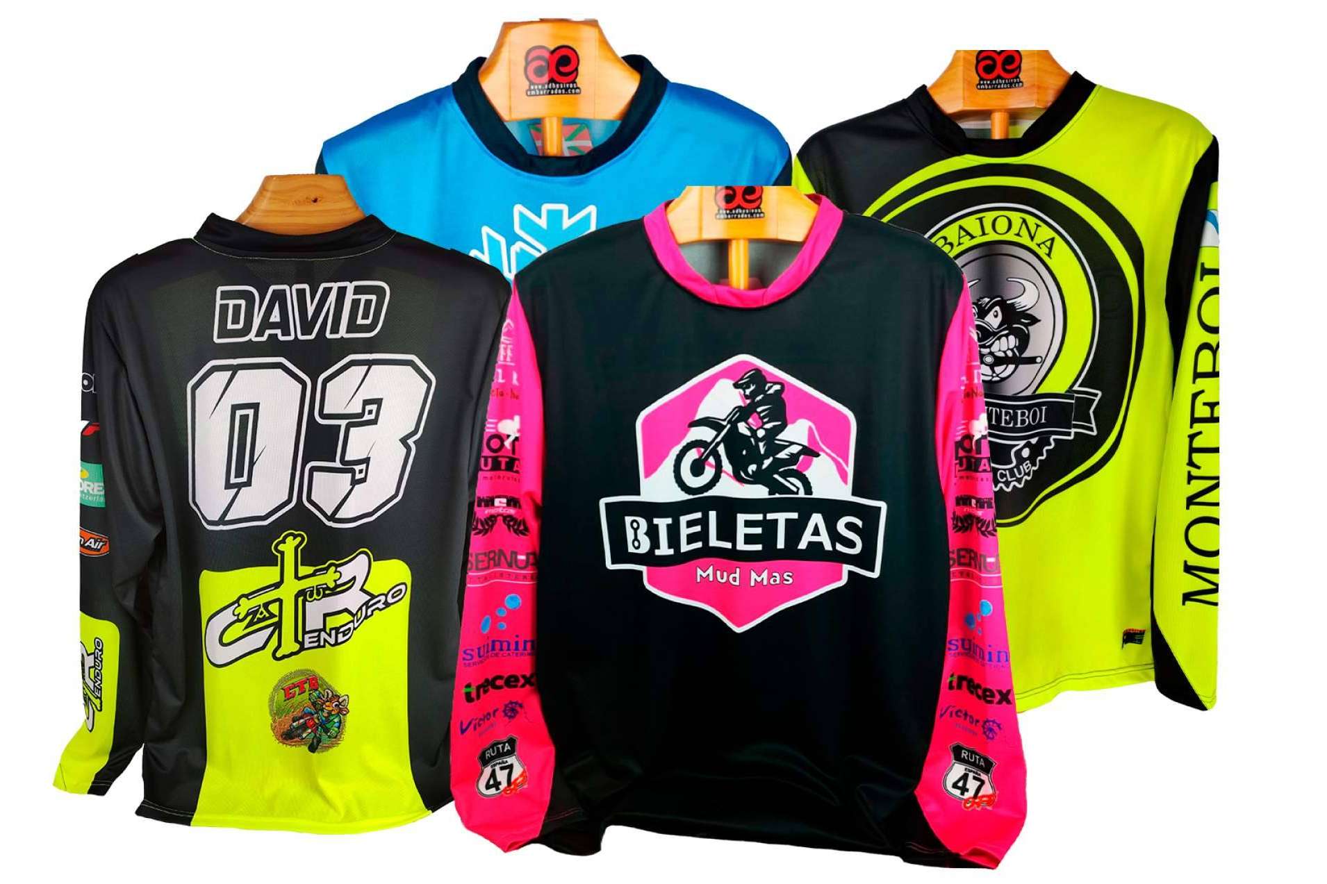 Ropa offroad personalizada, la propuesta de ADHESIVOSEMBARRADOS para pilotos de motocross