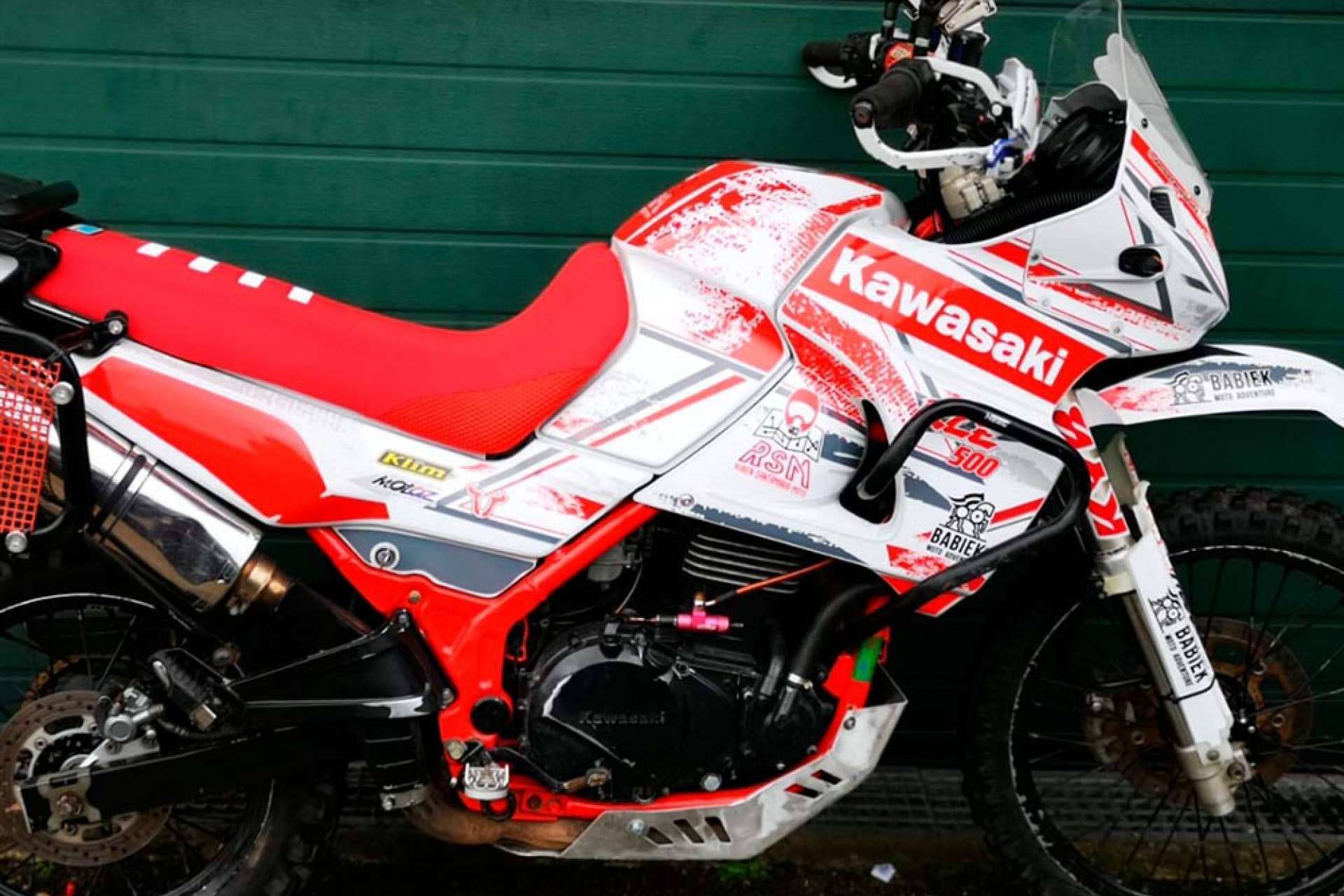 ADHESIVOSEMBARRADOS ofrece soluciones personalizadas en vinilos para motos offroad y quads