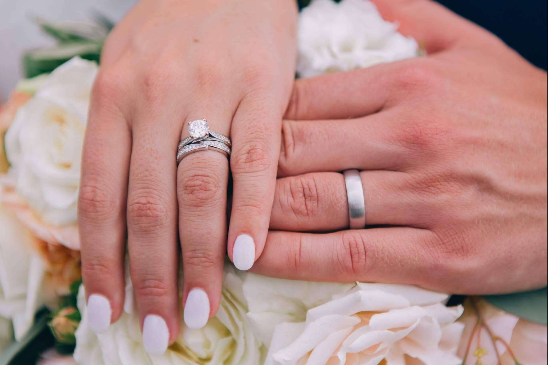 El amor merece excelencia; argollas de matrimonio y anillos de compromiso de Luis Cortés Joyeros