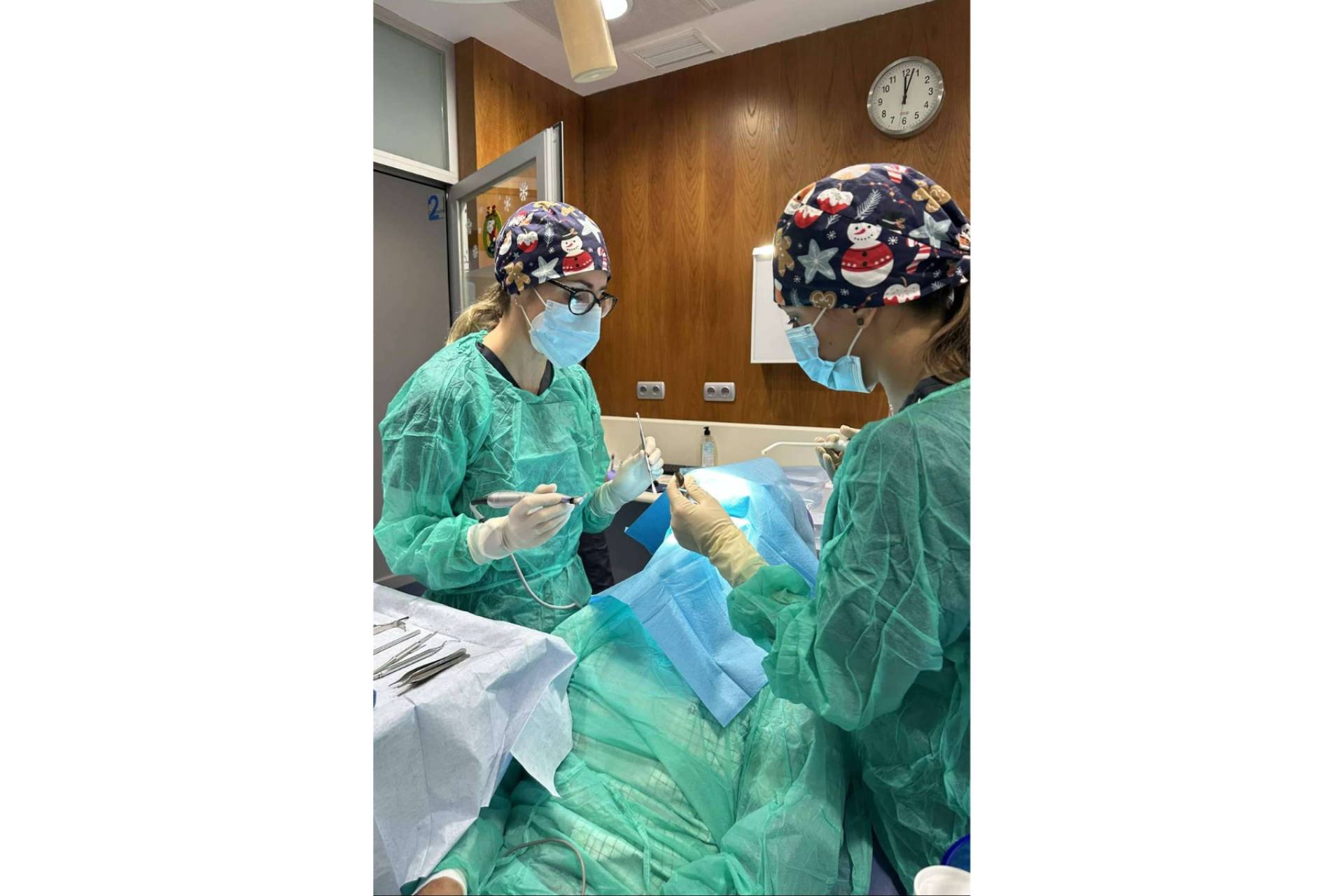 Clínica Dental Dr. Espinosa en Gijón; Implantes dentales para empezar el Año Nuevo con una sonrisa renovada