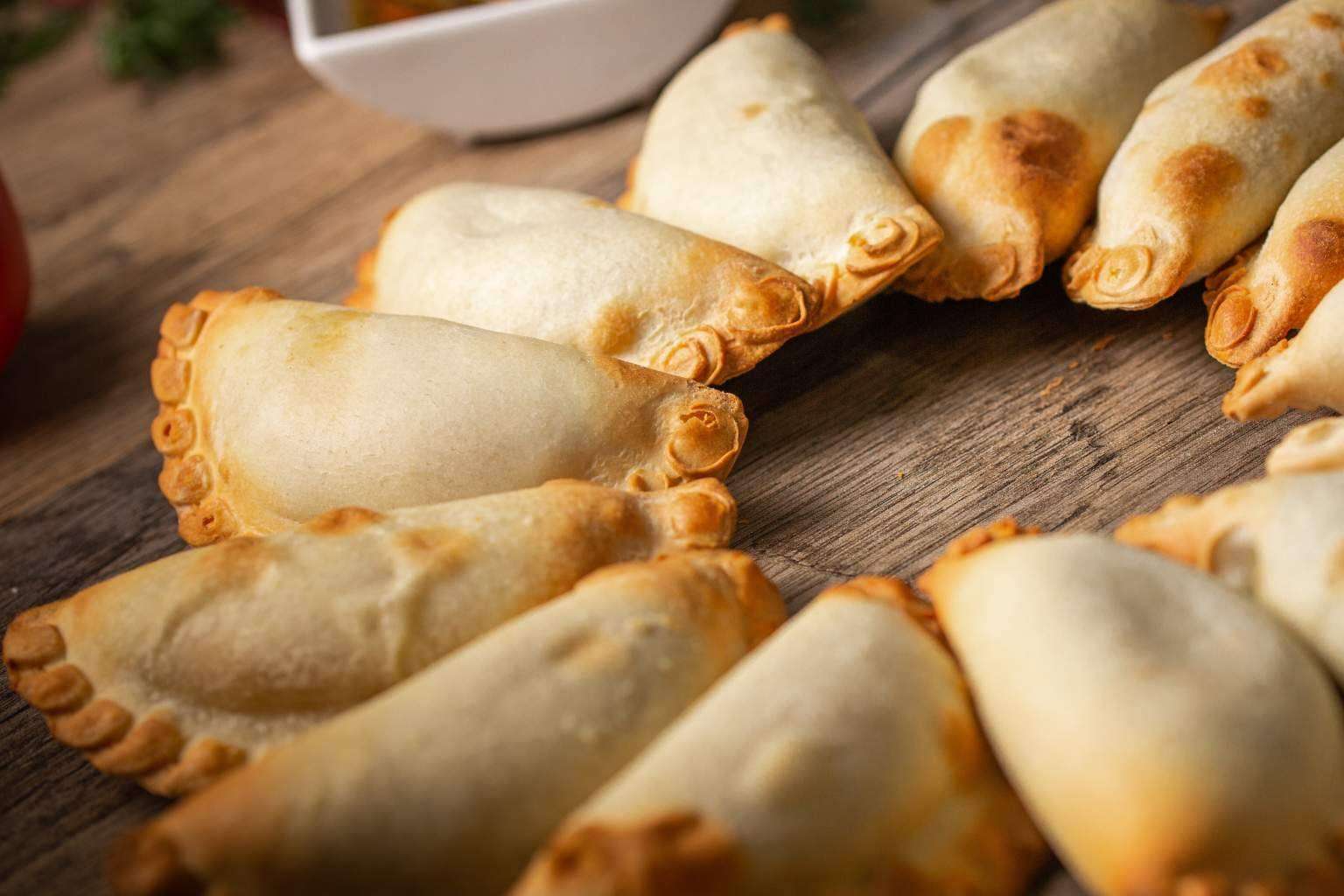Incorporar empanadas argentinas, una solución versátil y deliciosa para restaurantes y caterings