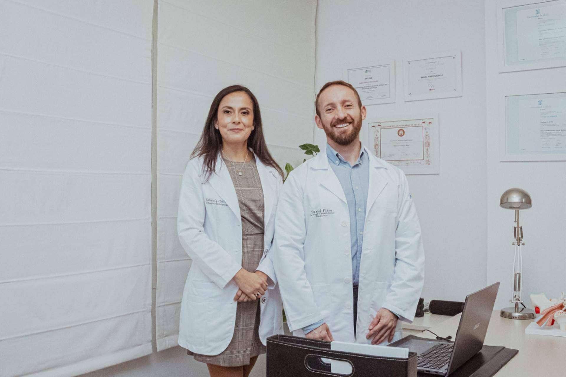 Destacan dos especialistas en rinoplastia y blefaroplastia en Málaga