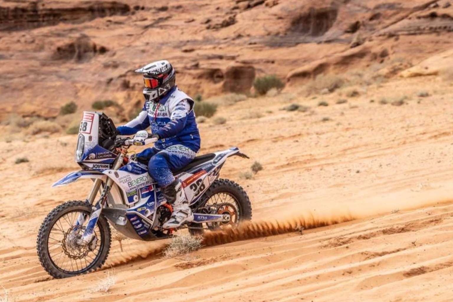 ADHESIVOSEMBARRADOS impulsa la personalización de motos off-road con kits de adhesivos exclusivos