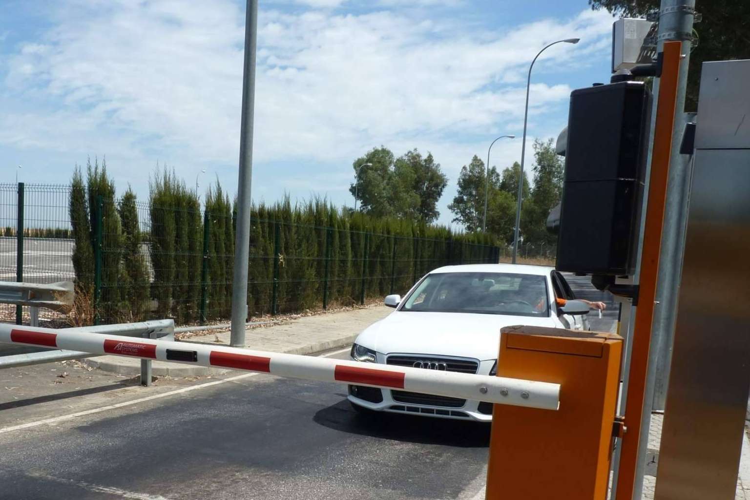IEST desarrolla tecnología avanzada para optimizar los sistemas de control de accesos vehículos
