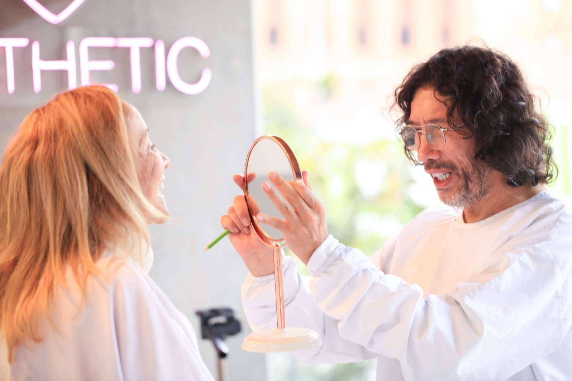 Marlon Becerra representa la odontología estética en Colombia con más de 35 años de experiencia