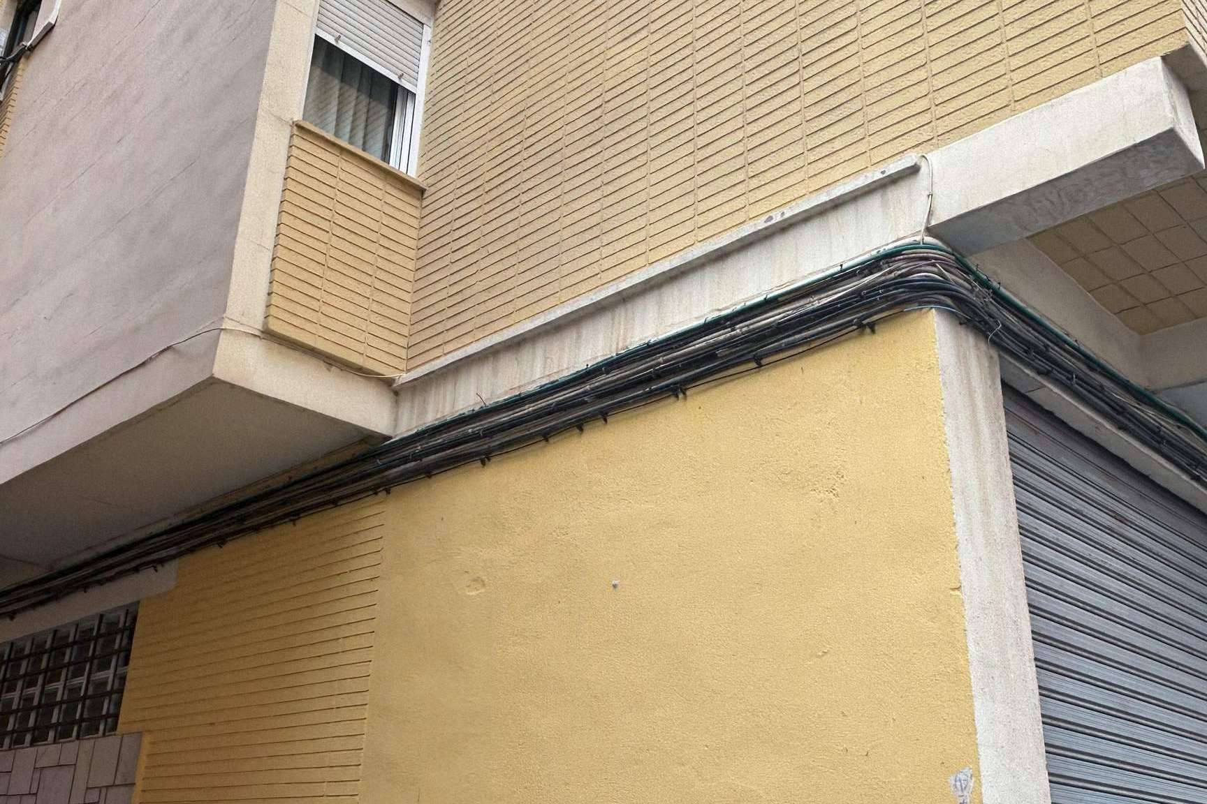 Crece la demanda de canaletas fachada exterior, Tapacables lidera la ocultación de cableado en edificios