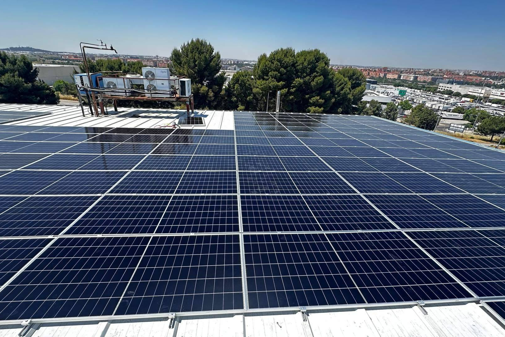 Las empresas apuestan por los PPAs solares, así están reduciendo costes energéticos sin inversión inicial