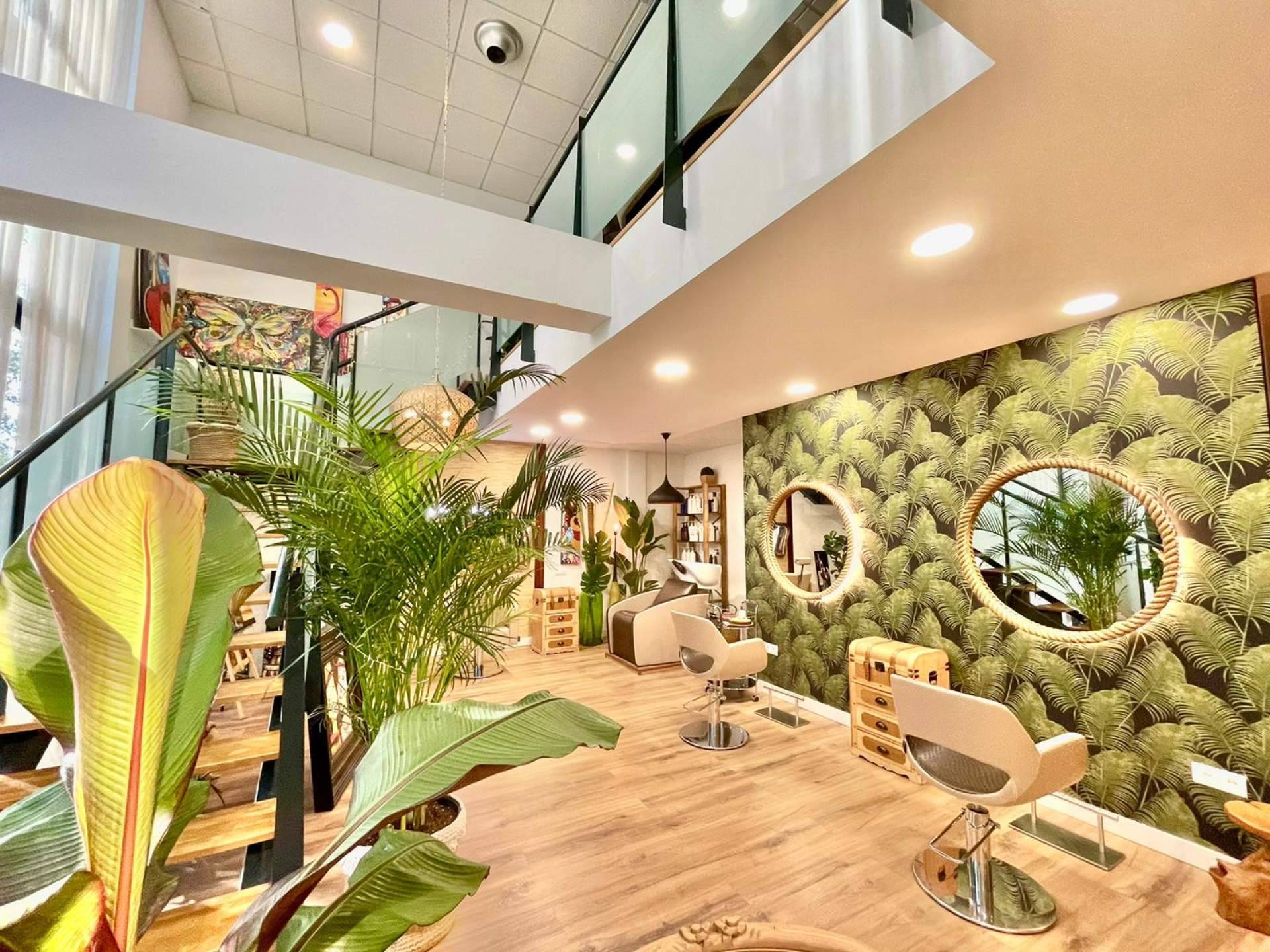 El salón de peluquería Poliana Souza inaugura un nuevo espacio en Conde de Orgaz (Madrid)