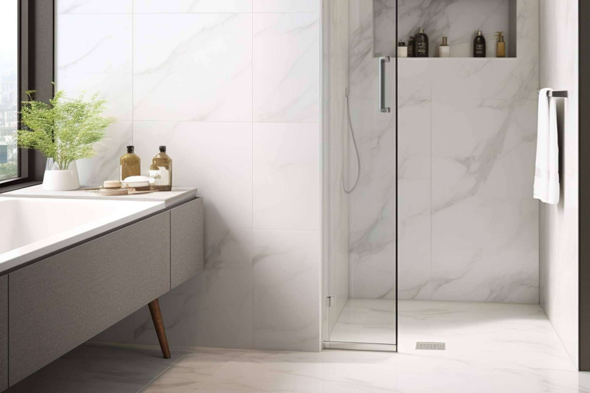 Los platos de ducha ganan protagonismo en las reformas de baño por su diseño y funcionalidad