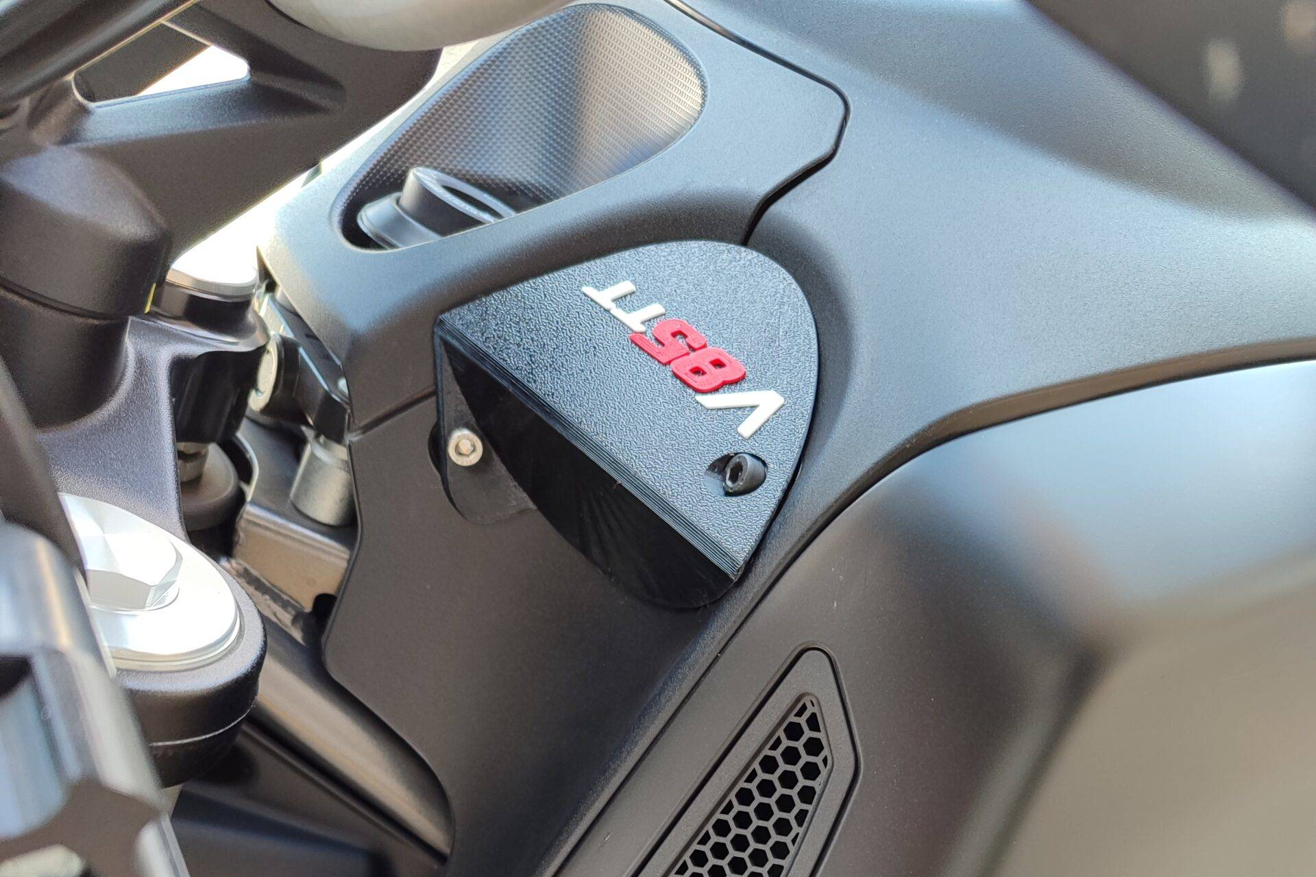 Impresion3Design lanza deflectores para la Moto Guzzi V85TT y soluciona un molesto defecto de fábrIca