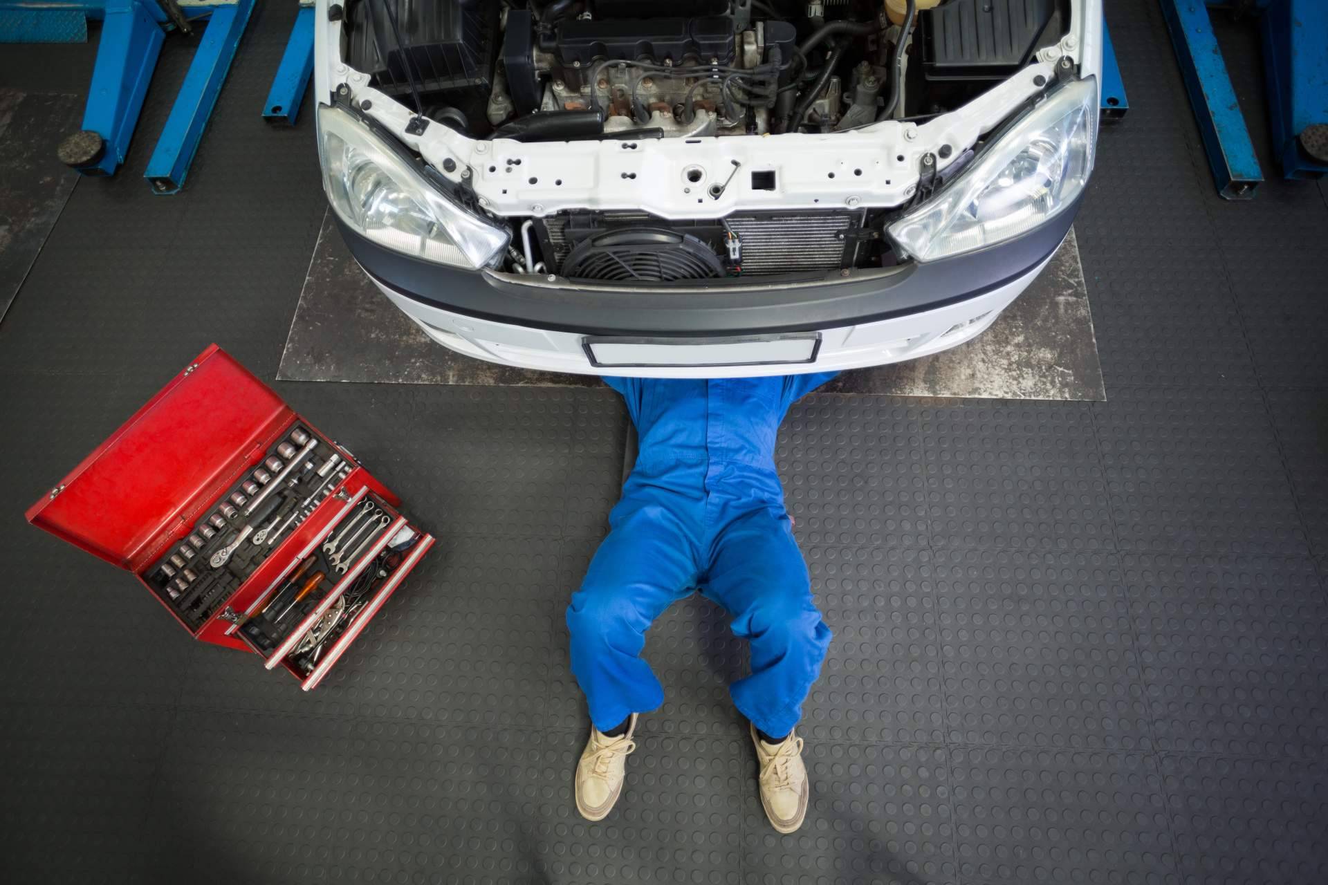Detrás de cada coche reparado hay un mecánico que lo hizo posible