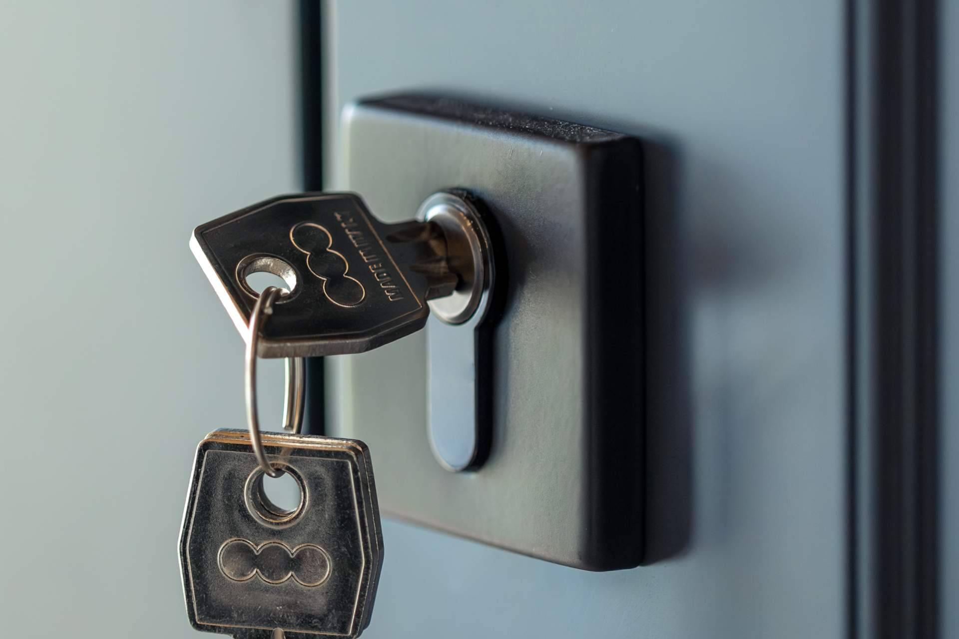 Cerrajero Santander 24h refuerza la seguridad con instalación de cerraduras en Santander