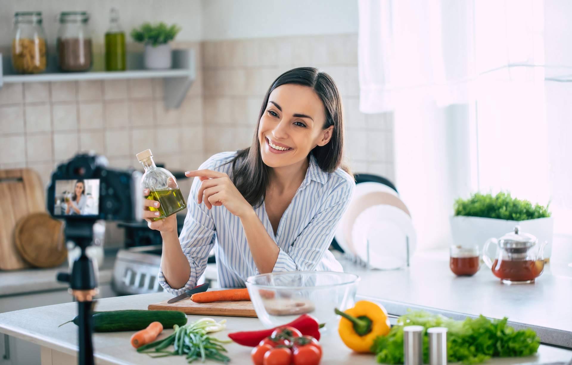 Las tendencias en marketing de influencers para finales de 2025 consolidan el auge de los microcreadores