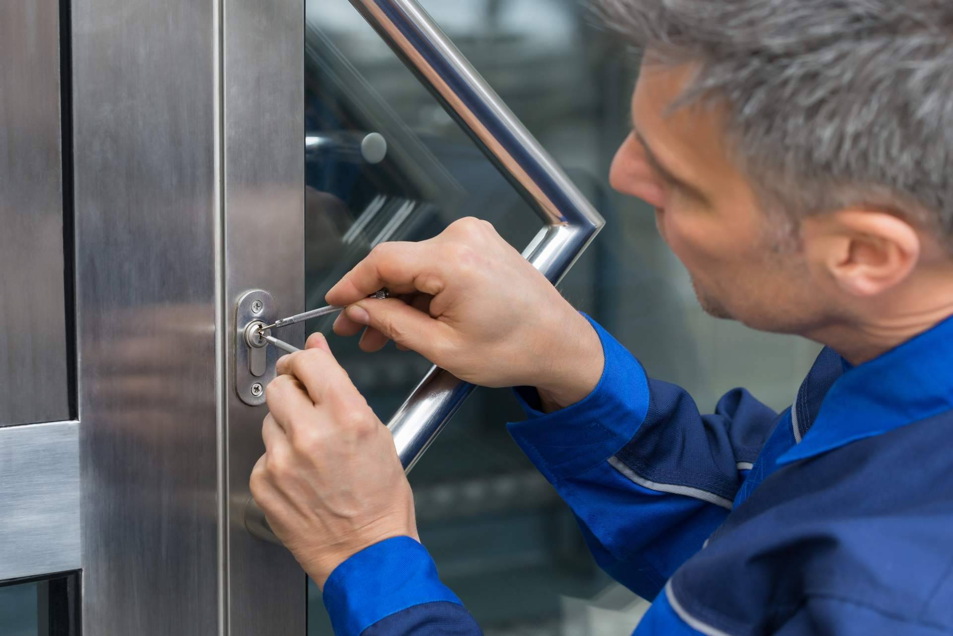Apertura de Puertas ofrece Cerrajeros Urgentes 24 horas en Madrid para abrir puertas y cambiar cerraduras